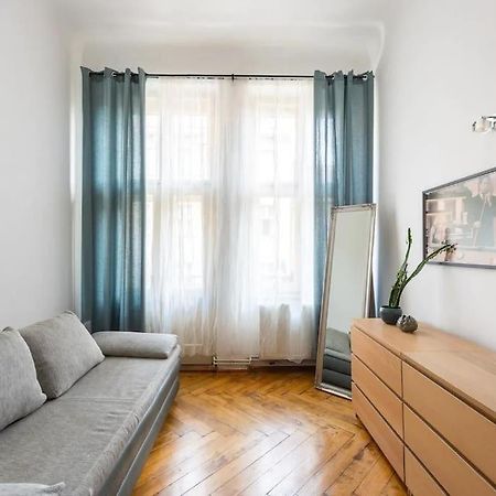 Spacious Apartment With Balcony At Wenceslas Sq Прага Екстериор снимка